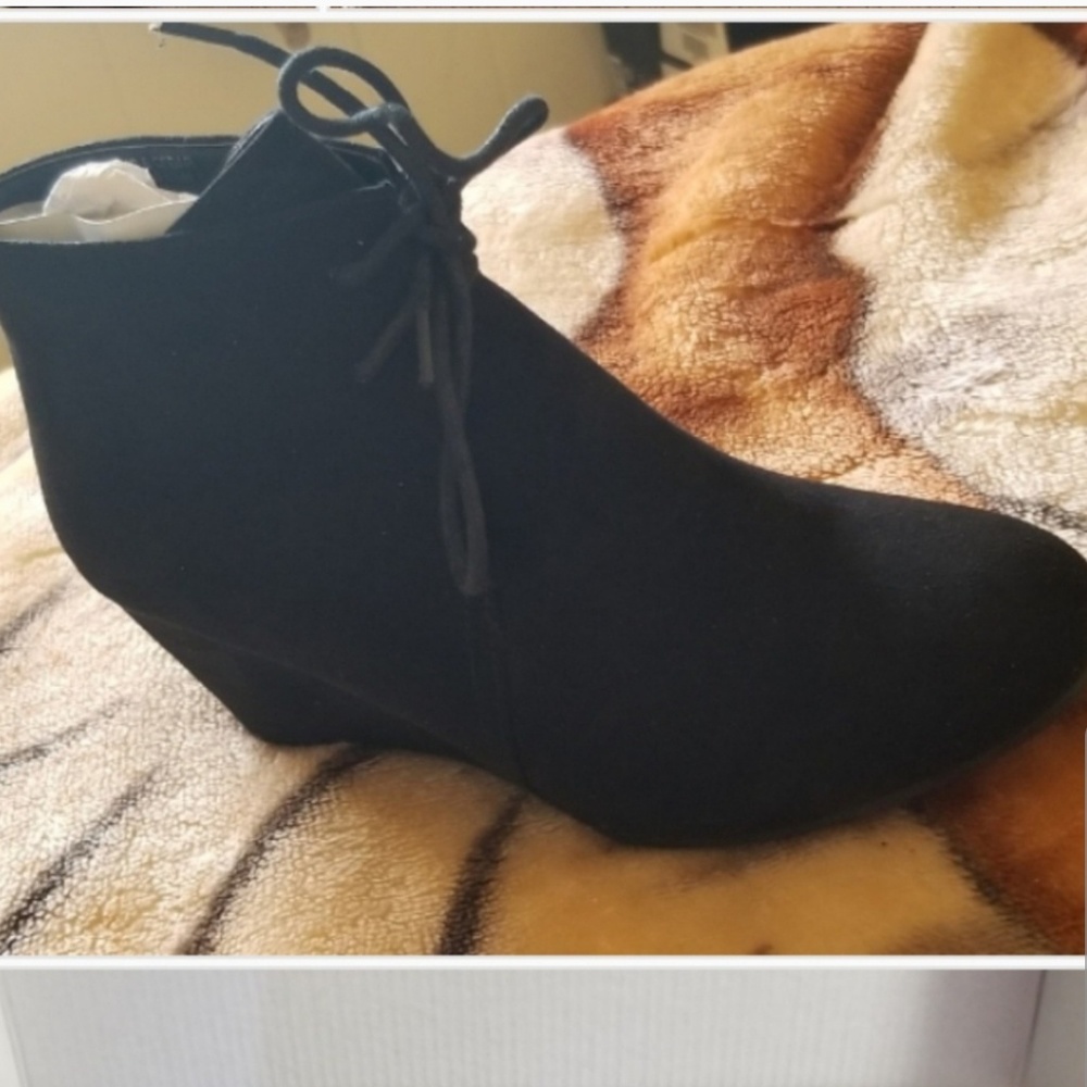 NEW DIRECTIONS Cedar Booties Ankle Boots - Picture 7 of 7